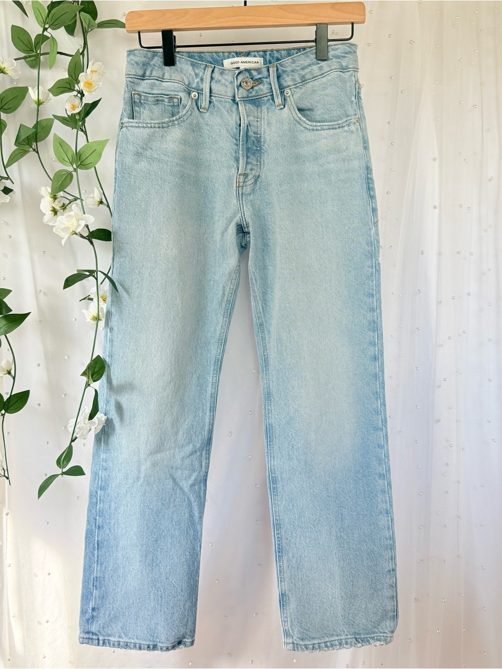 Vintage Inspired Good American Light Wash Straight Leg Jeans - Light Blue